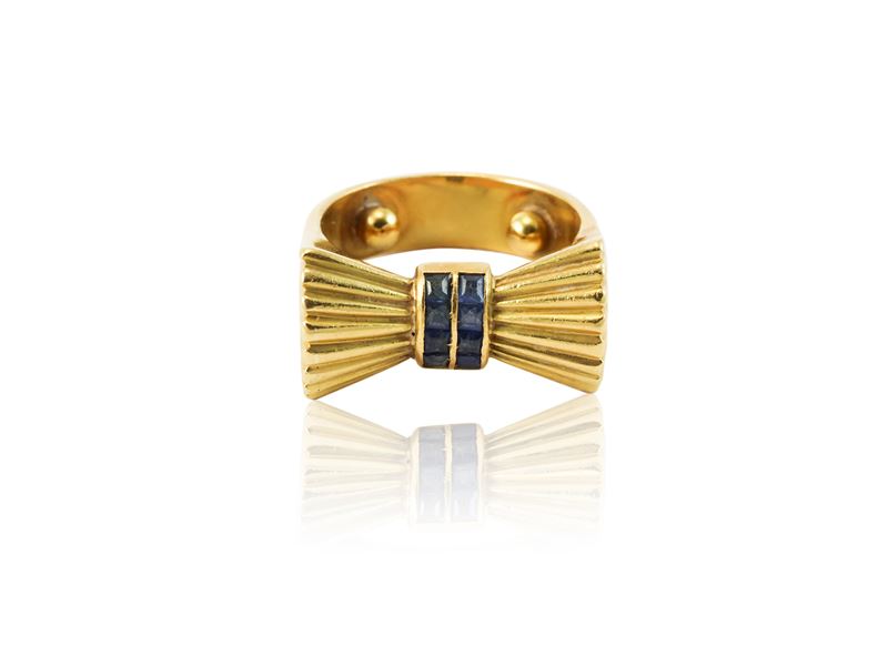 Anello in oro giallo e zaffiri