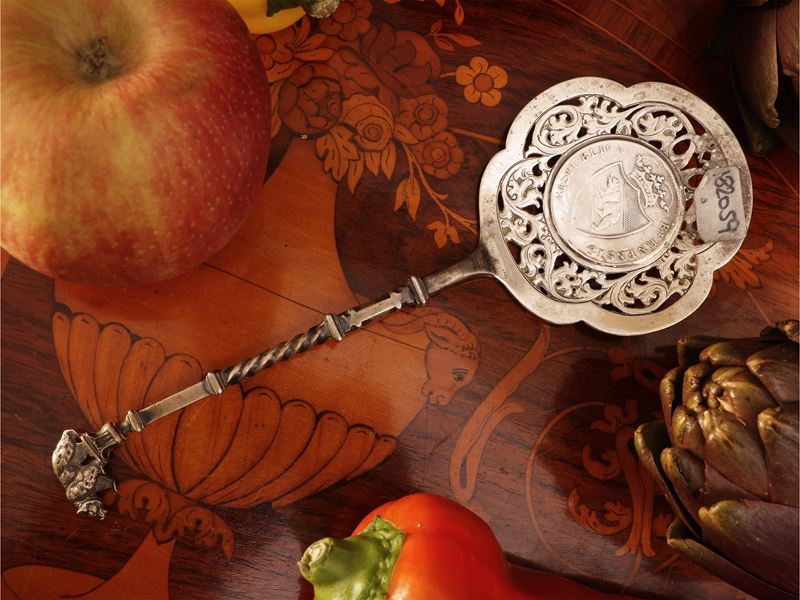 Cucchiaio da collezione in argento