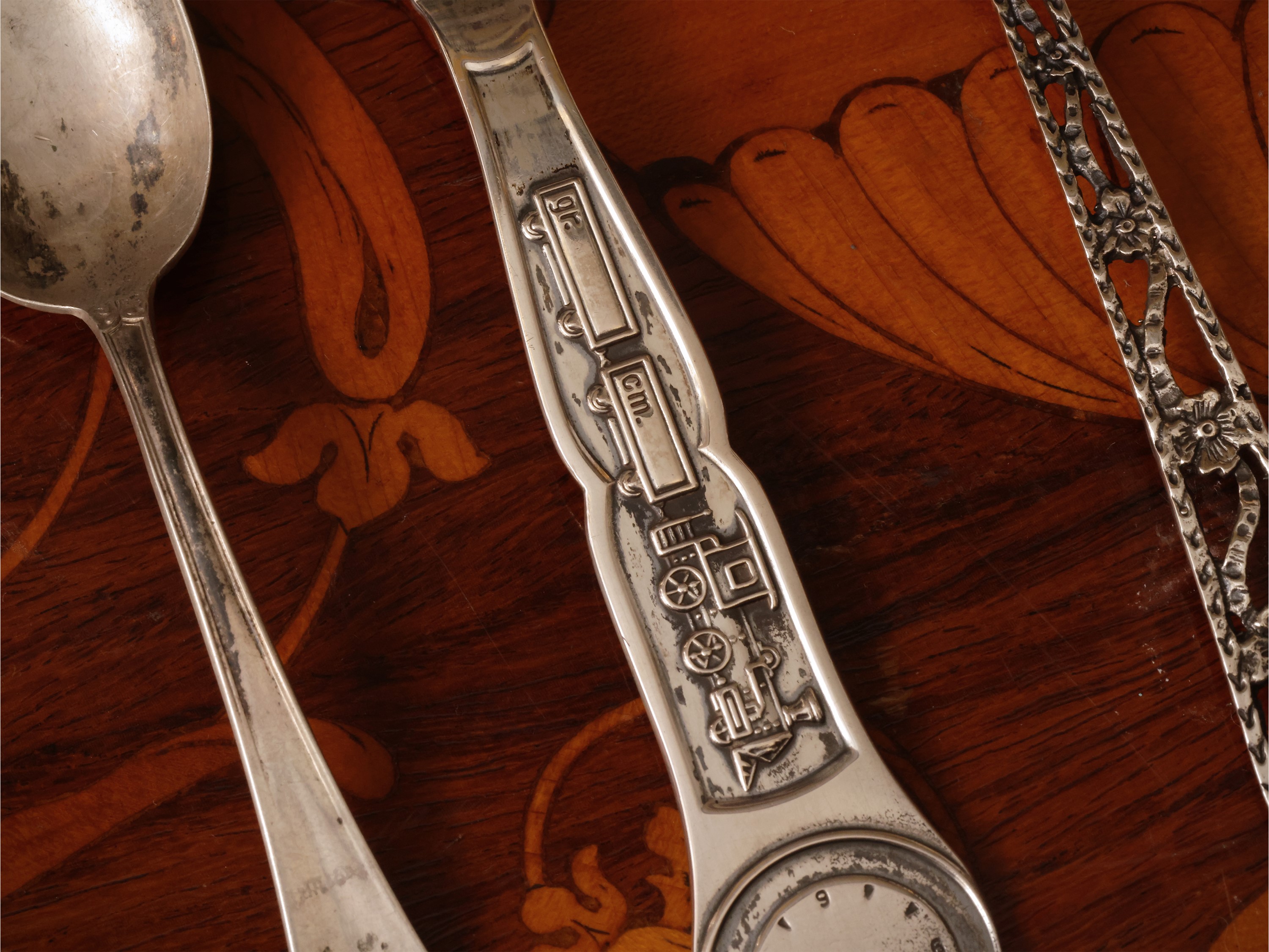 Dodici cucchiaini da collezione in argento