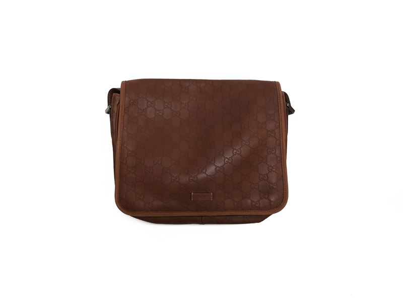 Gucci, Cartella in pelle Guccissima nocciola con tracolla