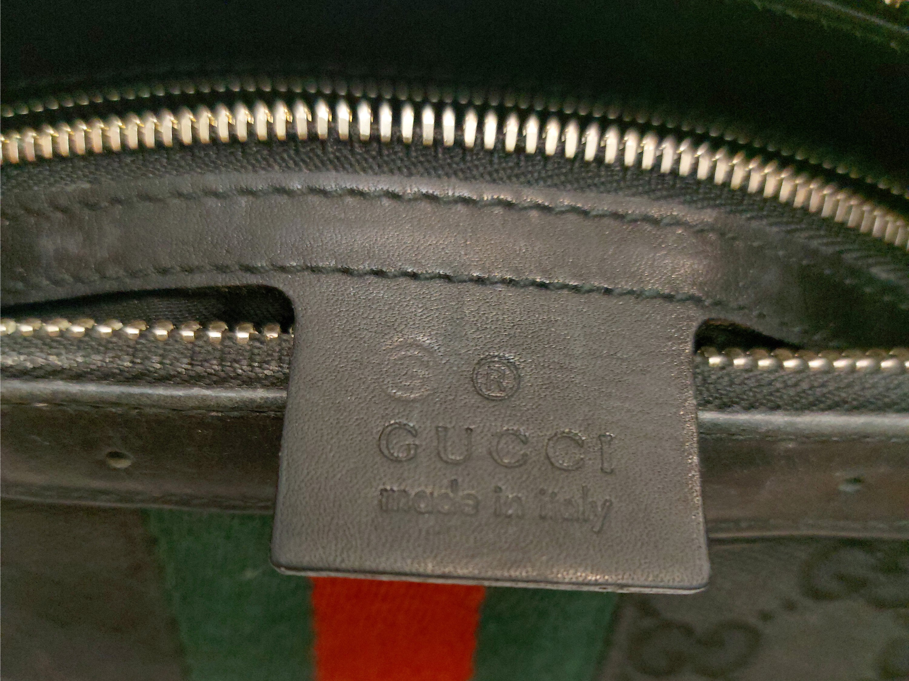 Gucci, Borsa a tracolla in tela monogram e pelle nera con finiture in ottone