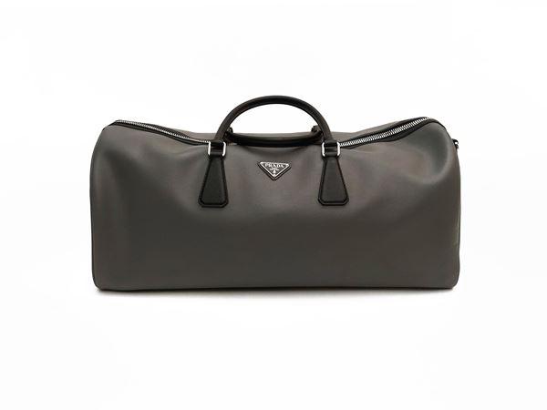 Prada - Borsone da viaggio in pelle Saffiano grigia e nera