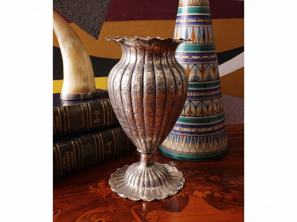 Vaso da fiori in argento