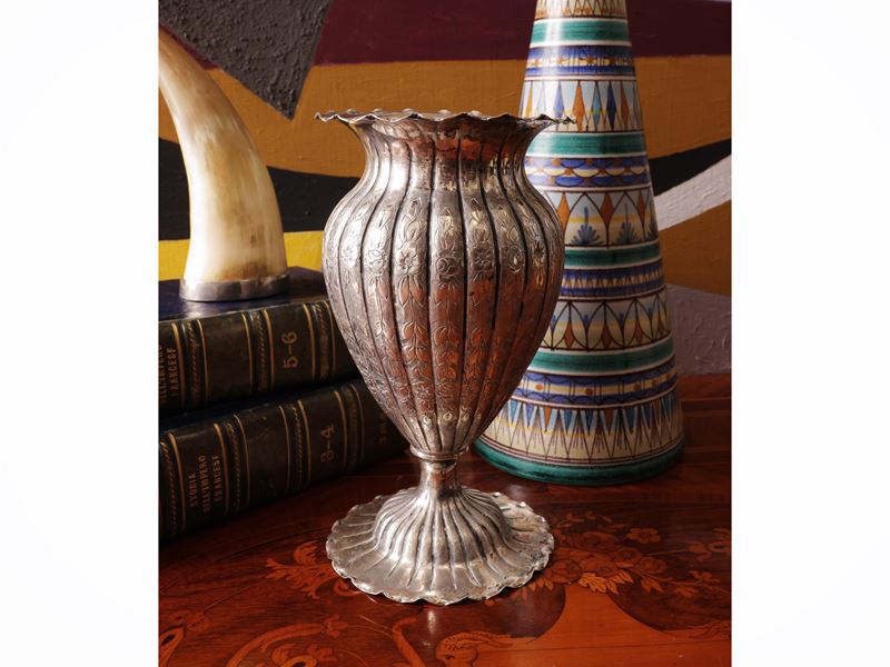 Vaso da fiori in argento