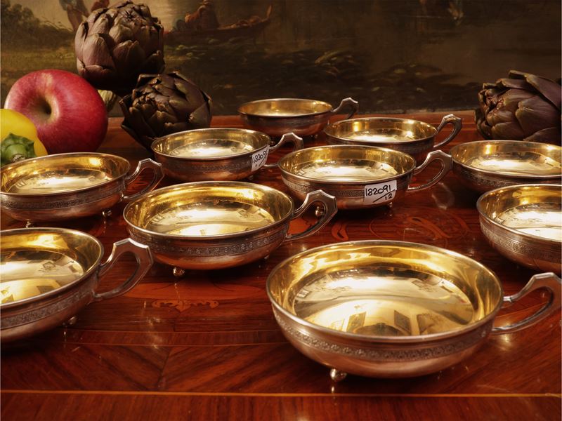 Serie di dodici tazzine in argento