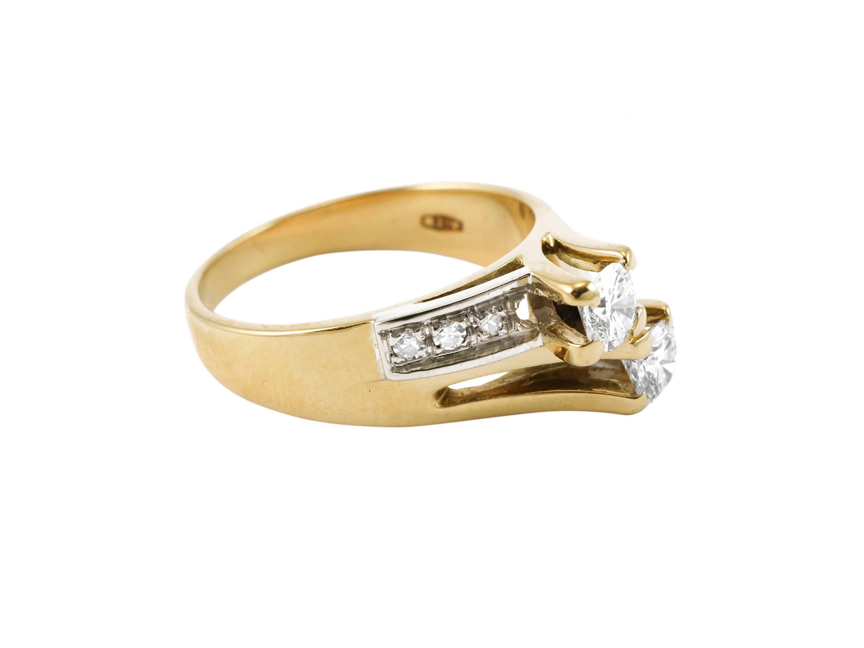 Anello in oro giallo, oro bianco e diamanti