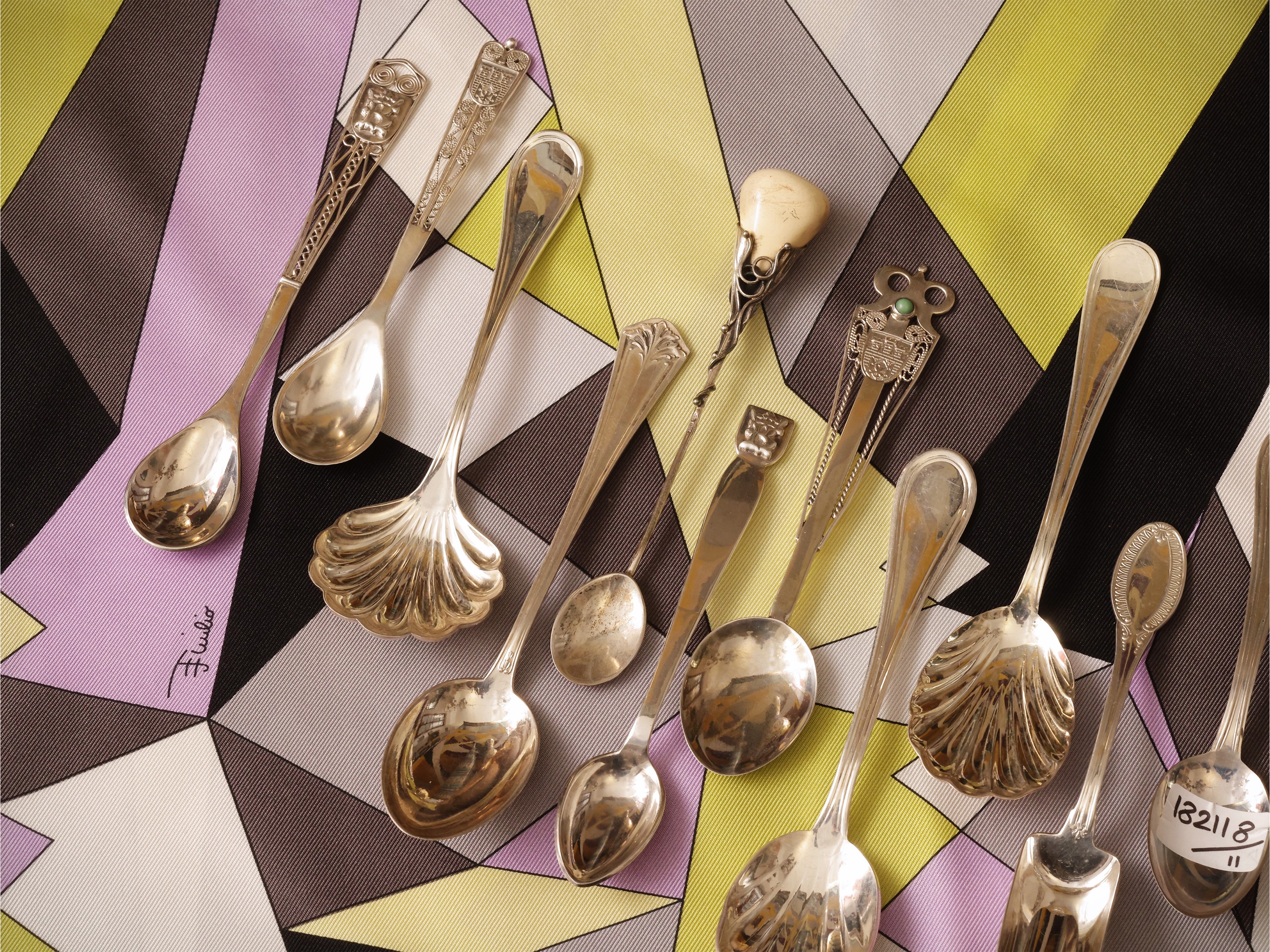 Lotto di unidici cucchiaini da collezione in argento