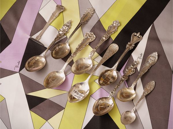 Dieci cucchiaini da collezione in argento sterling