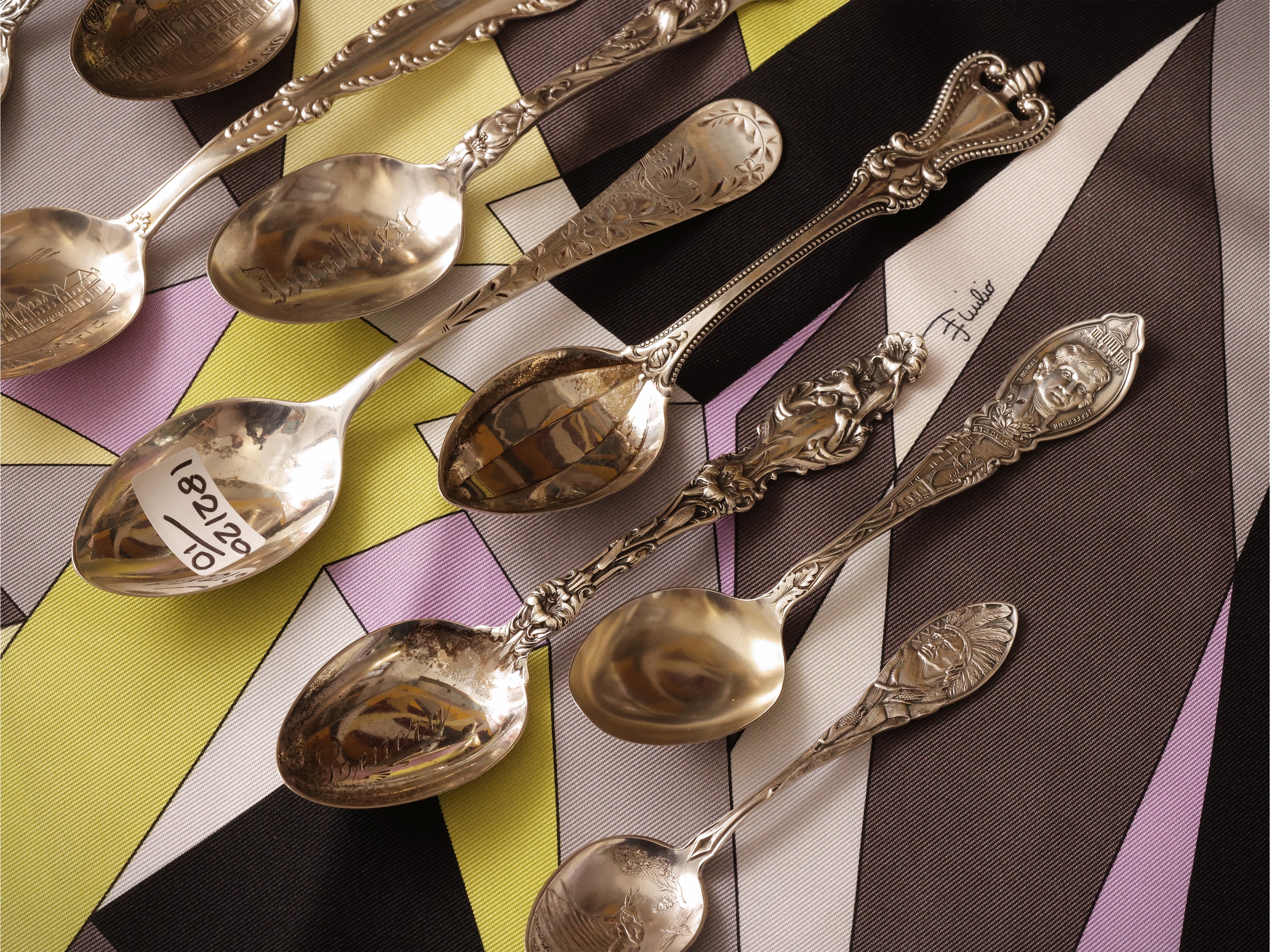 Dieci cucchiaini da collezione in argento sterling