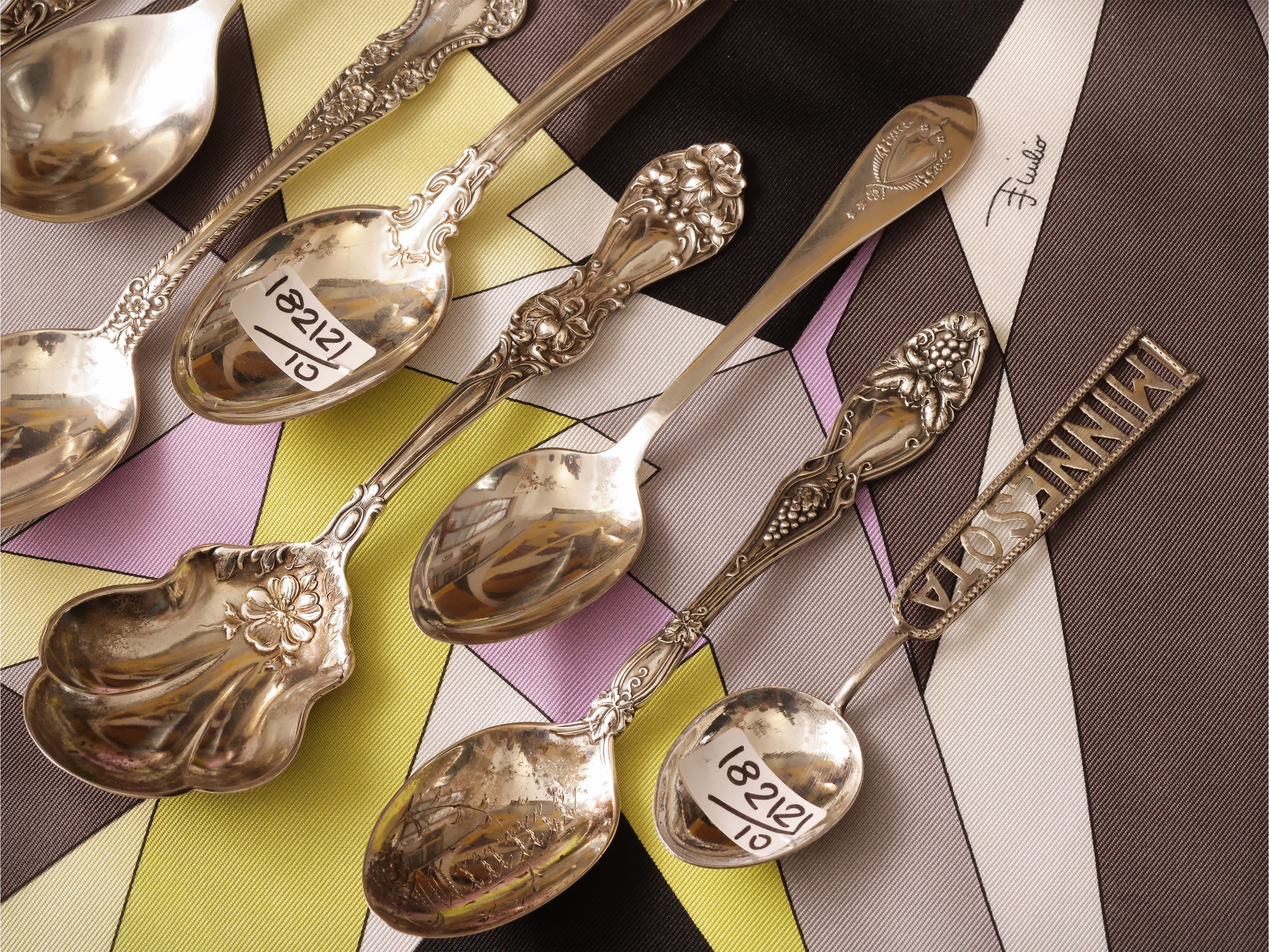 Dieci cucchiaini da collezione in argento sterling