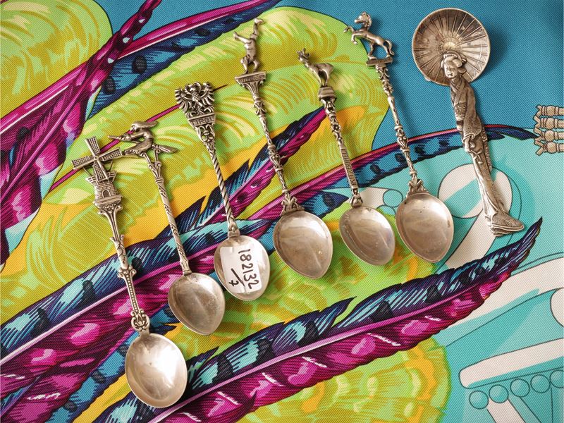 Cucchiaini souvenir da collezione in argento