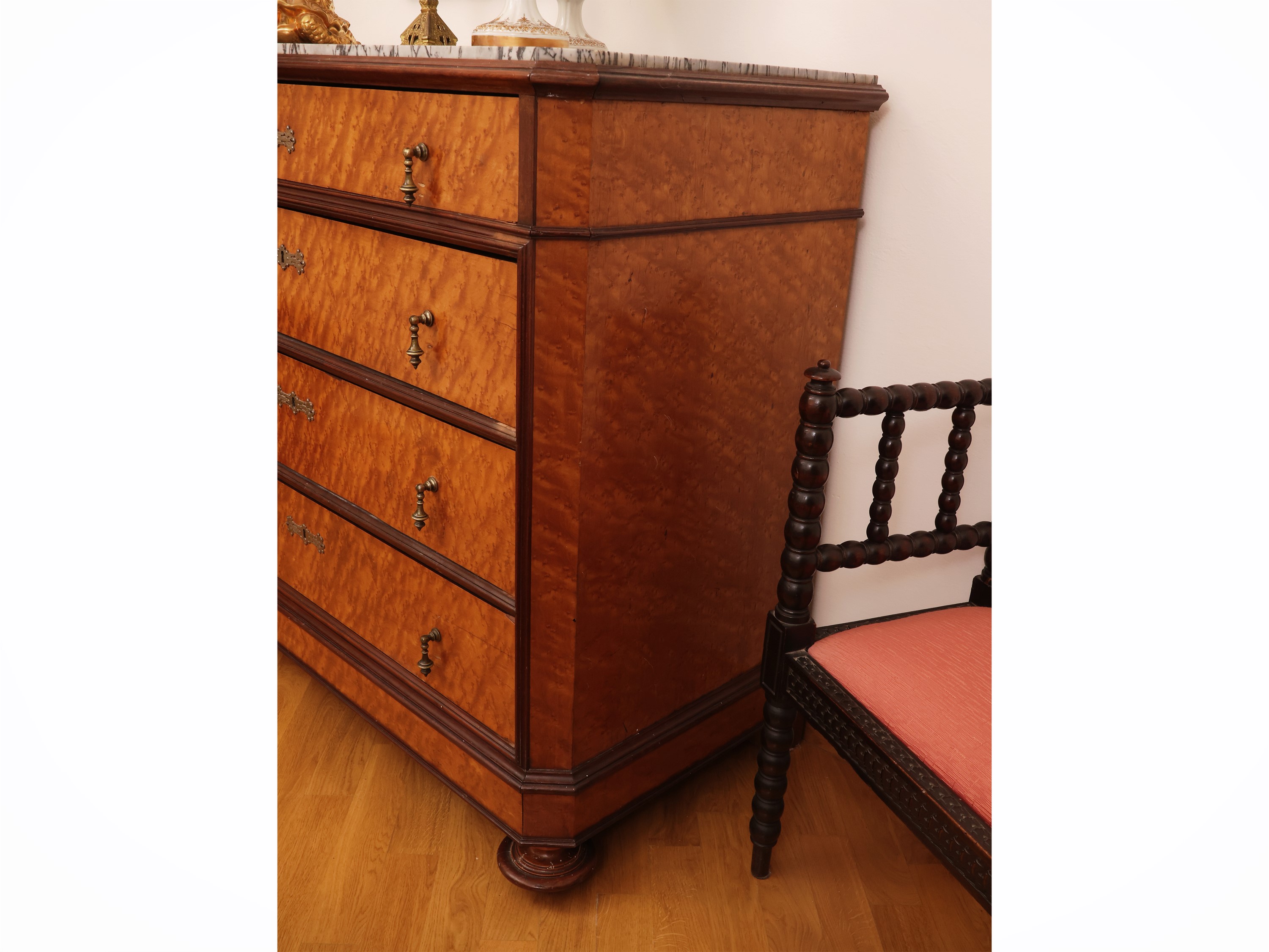 Cassettone impiallacciato in acero