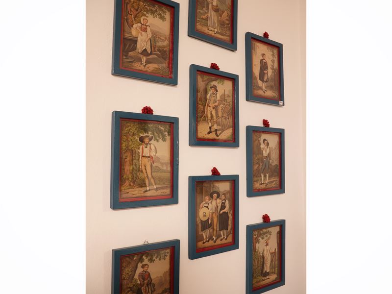 Personaggi in costumi popolari