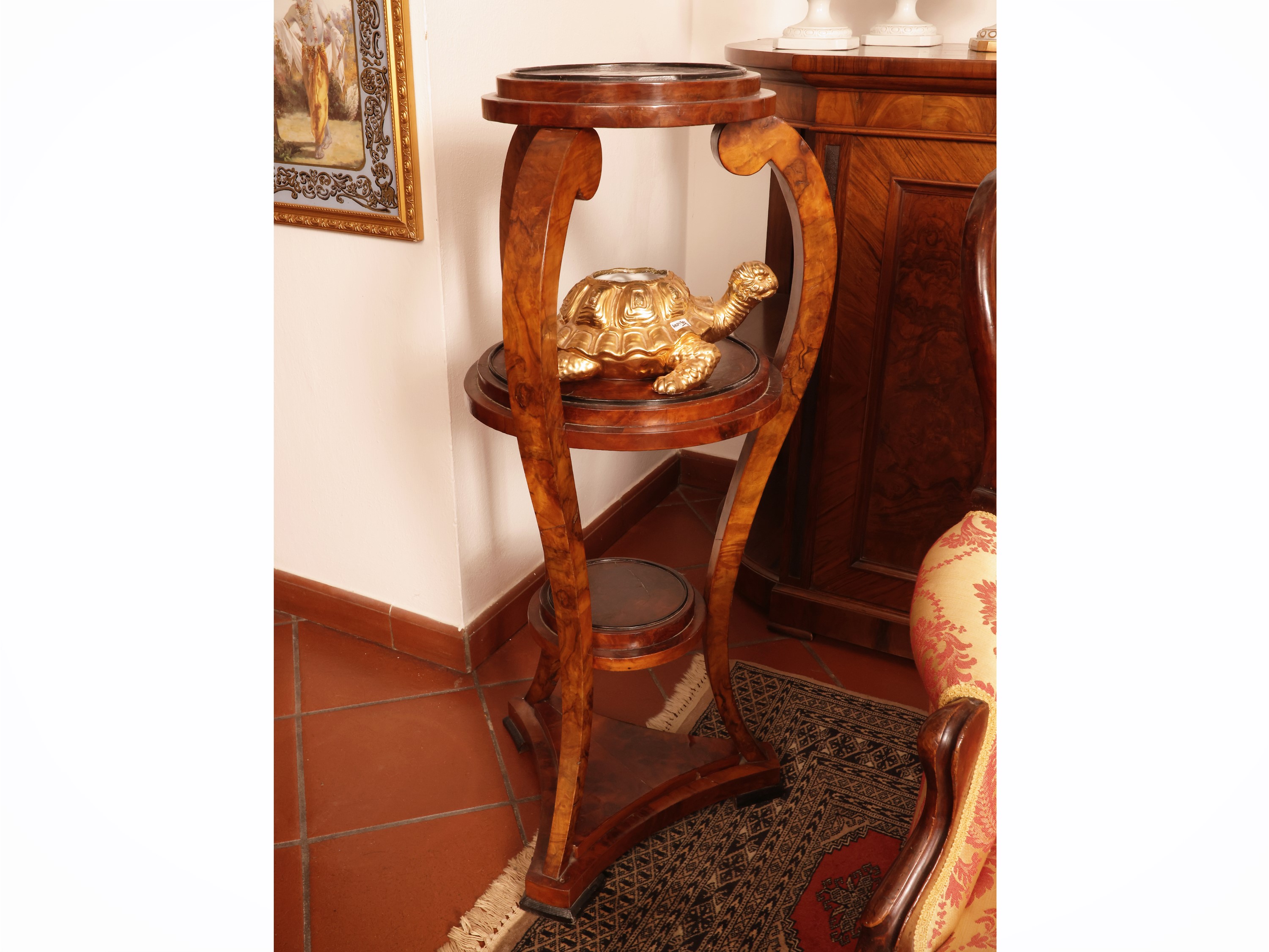 Gueridon in radica di noce, XIX secolo