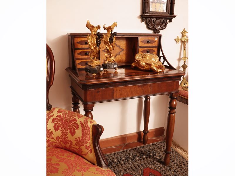 Scrittoio da signora impiallacciato in noce