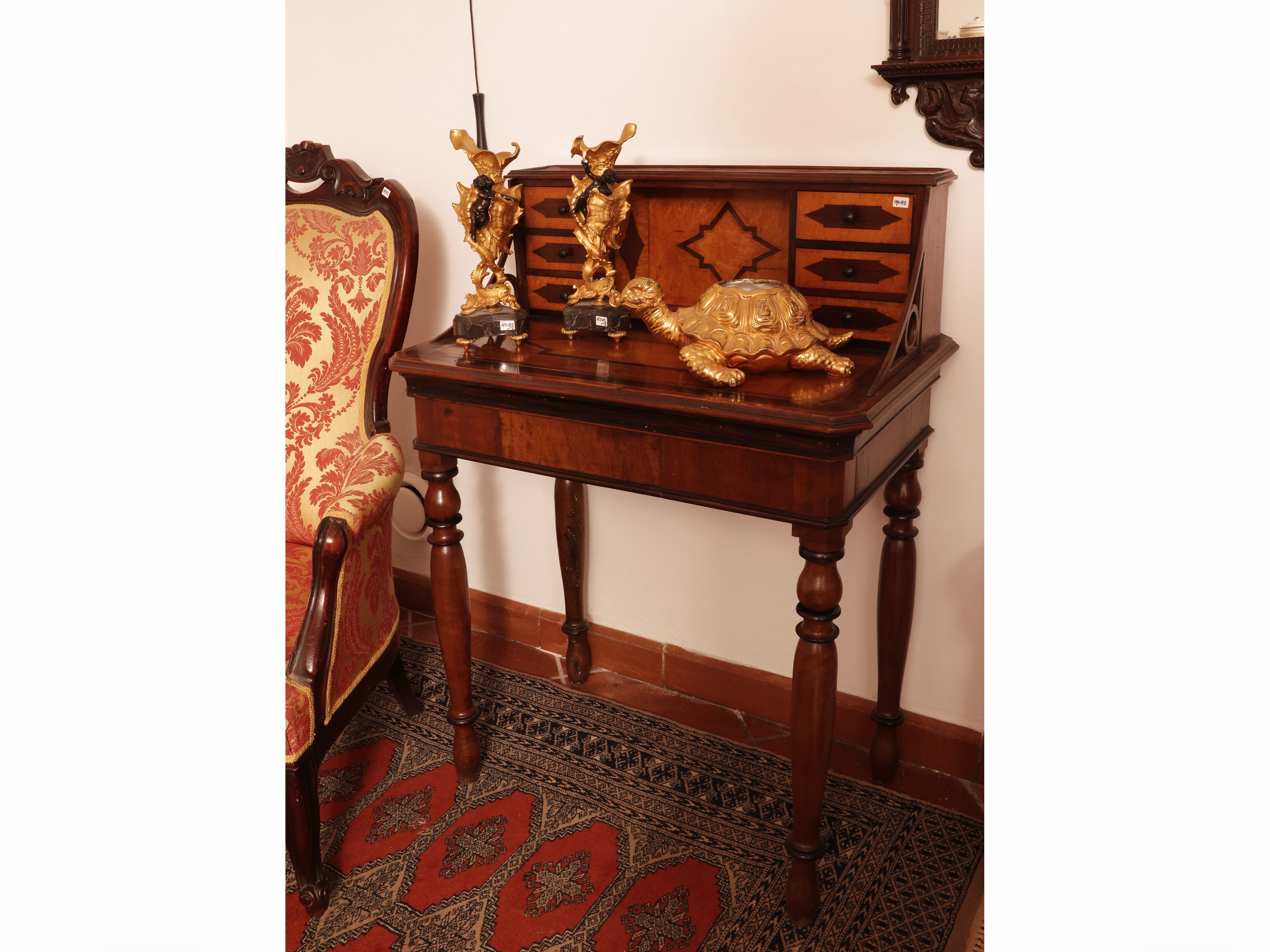 Scrittoio da signora impiallacciato in noce