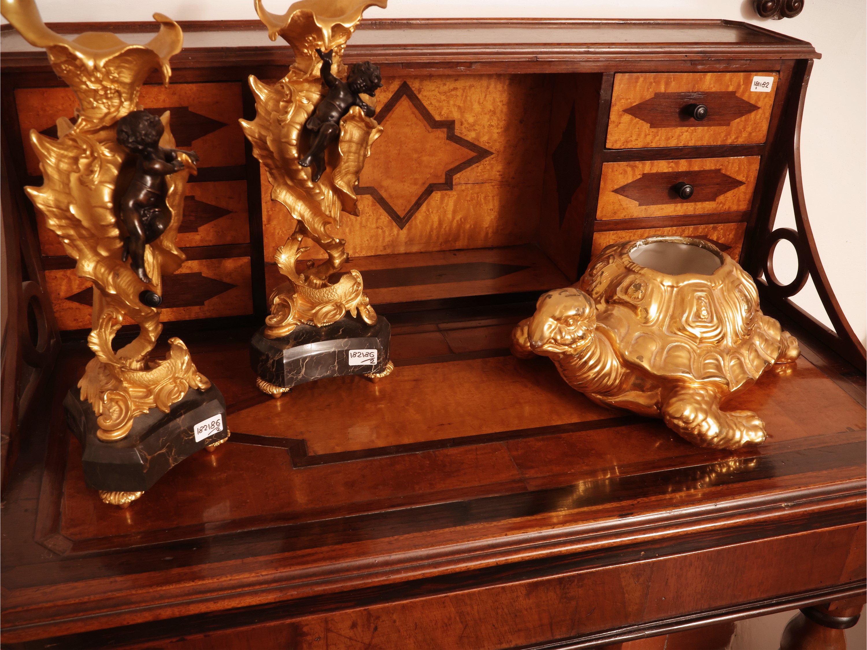 Scrittoio da signora impiallacciato in noce