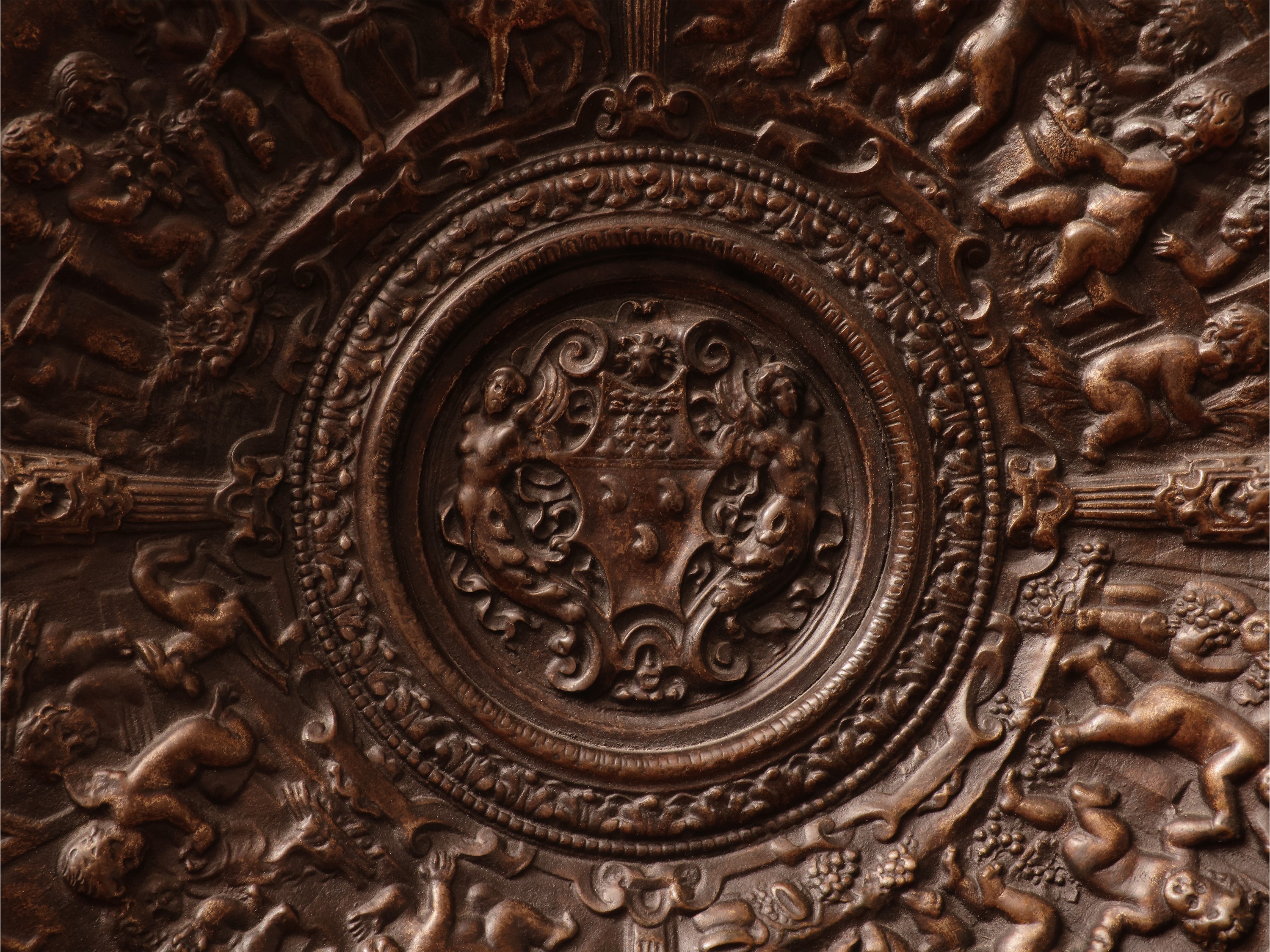 Piatto da parata in metallo