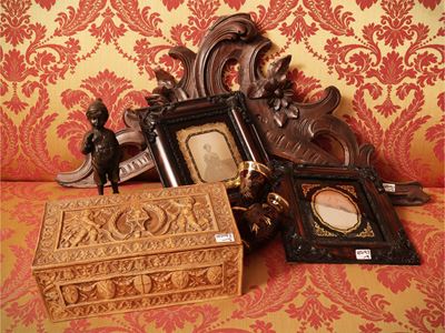 Fregio decorativo, Lotto di curiosità, cm 34x70