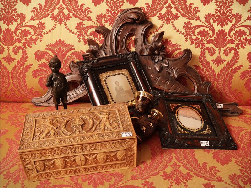 Fregio decorativo, Lotto di curiosità, cm 34x70