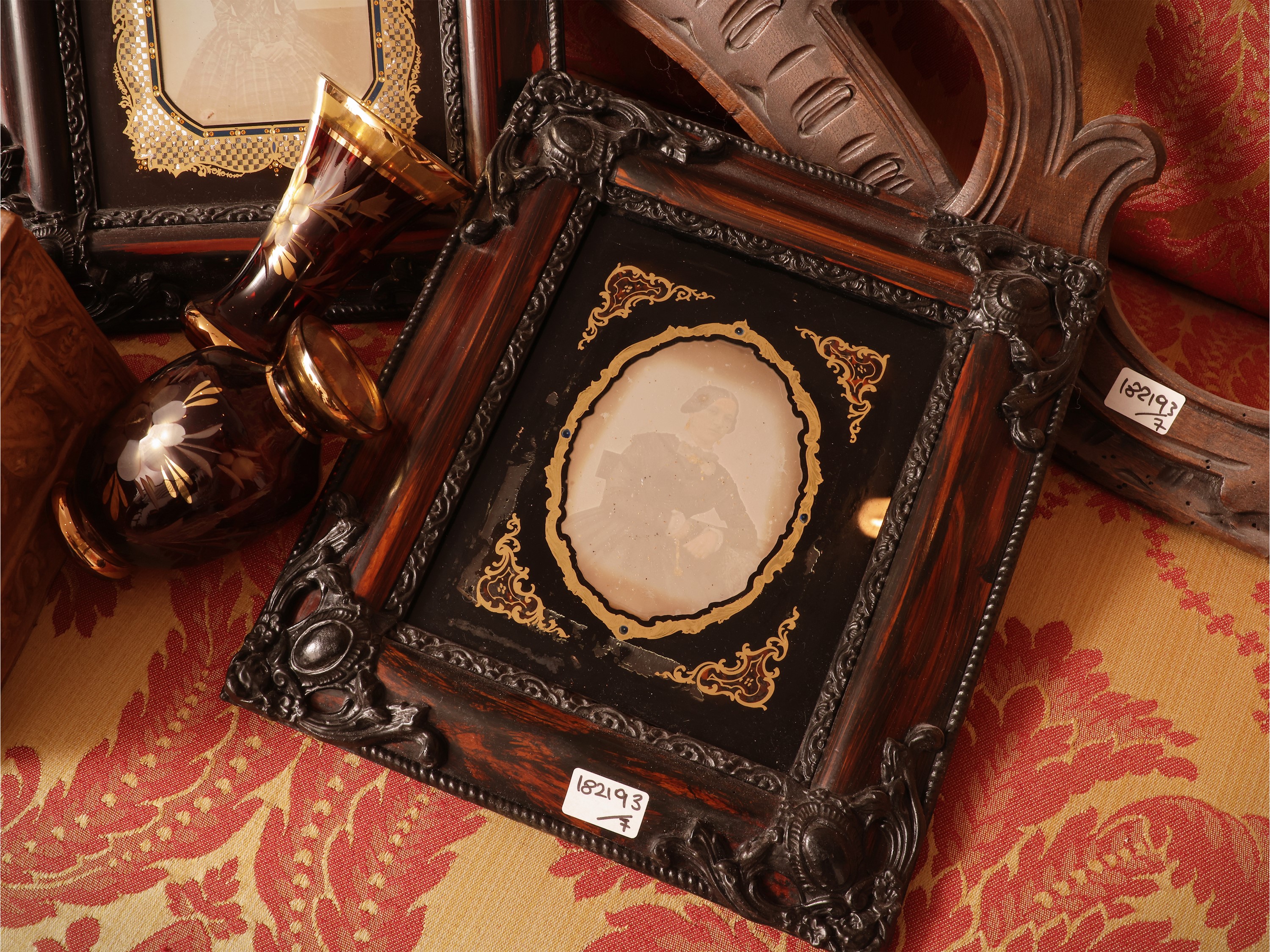 Fregio decorativo, Lotto di curiosità, cm 34x70
