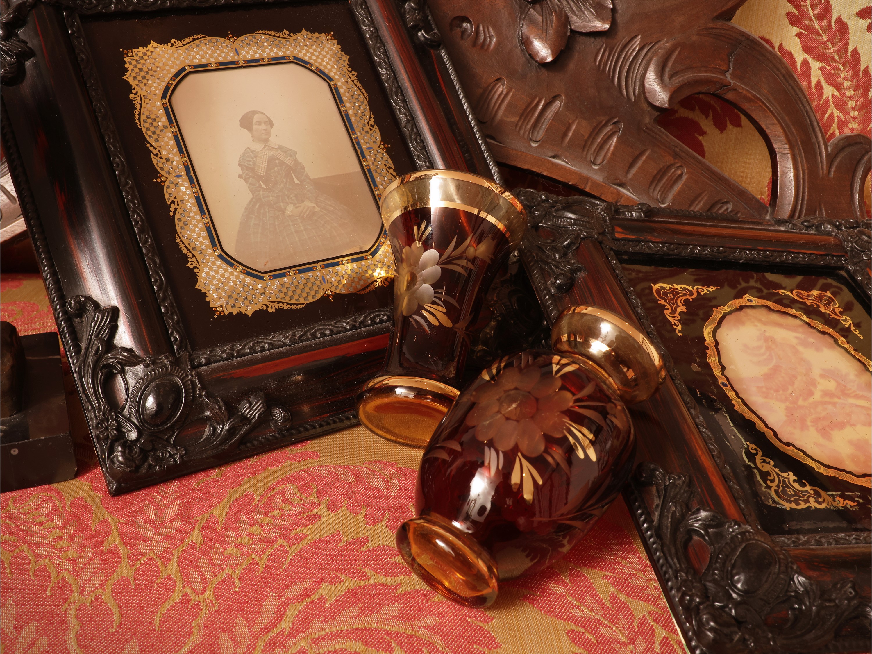 Fregio decorativo, Lotto di curiosità, cm 34x70