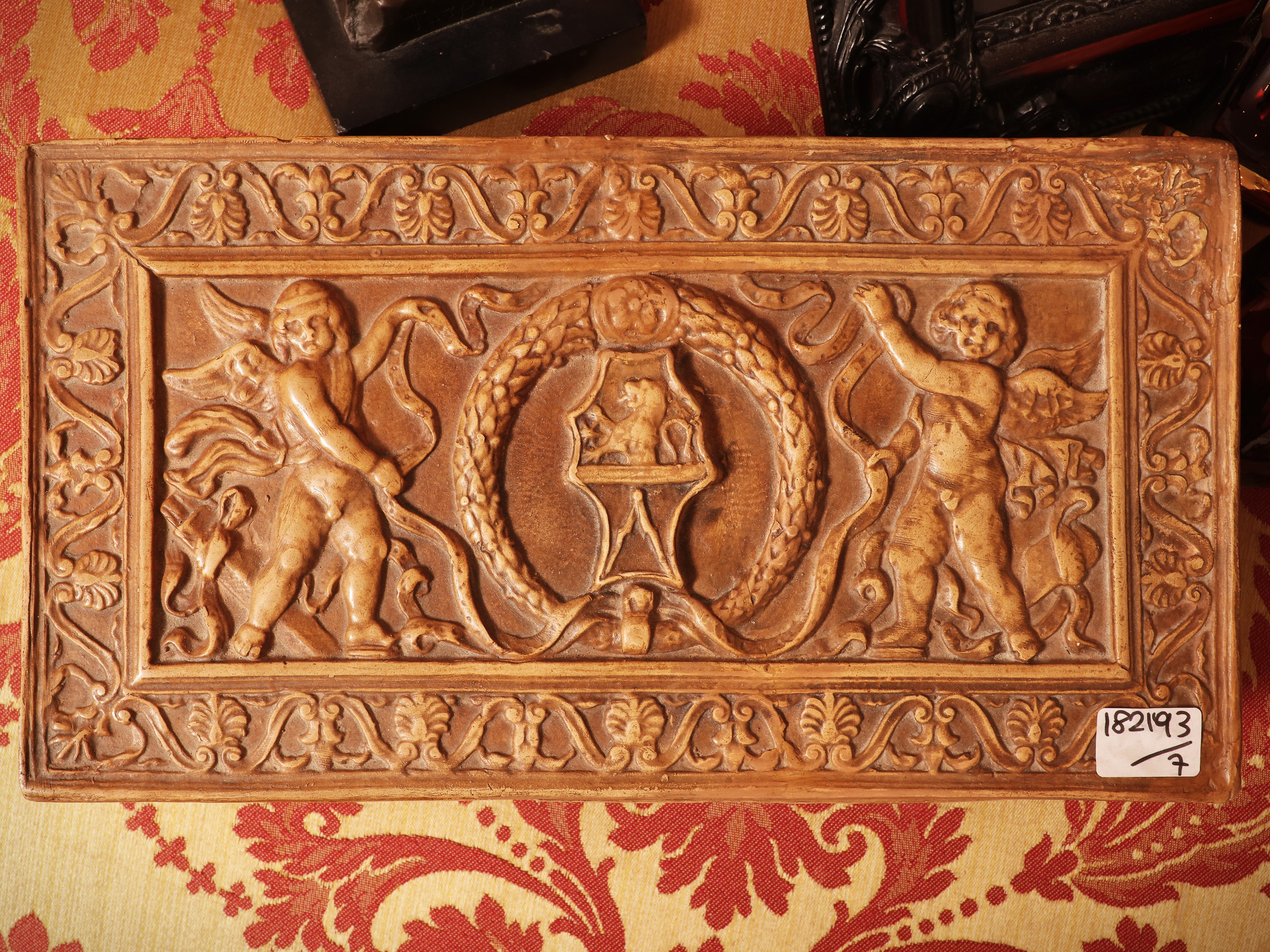Fregio decorativo, Lotto di curiosità, cm 34x70