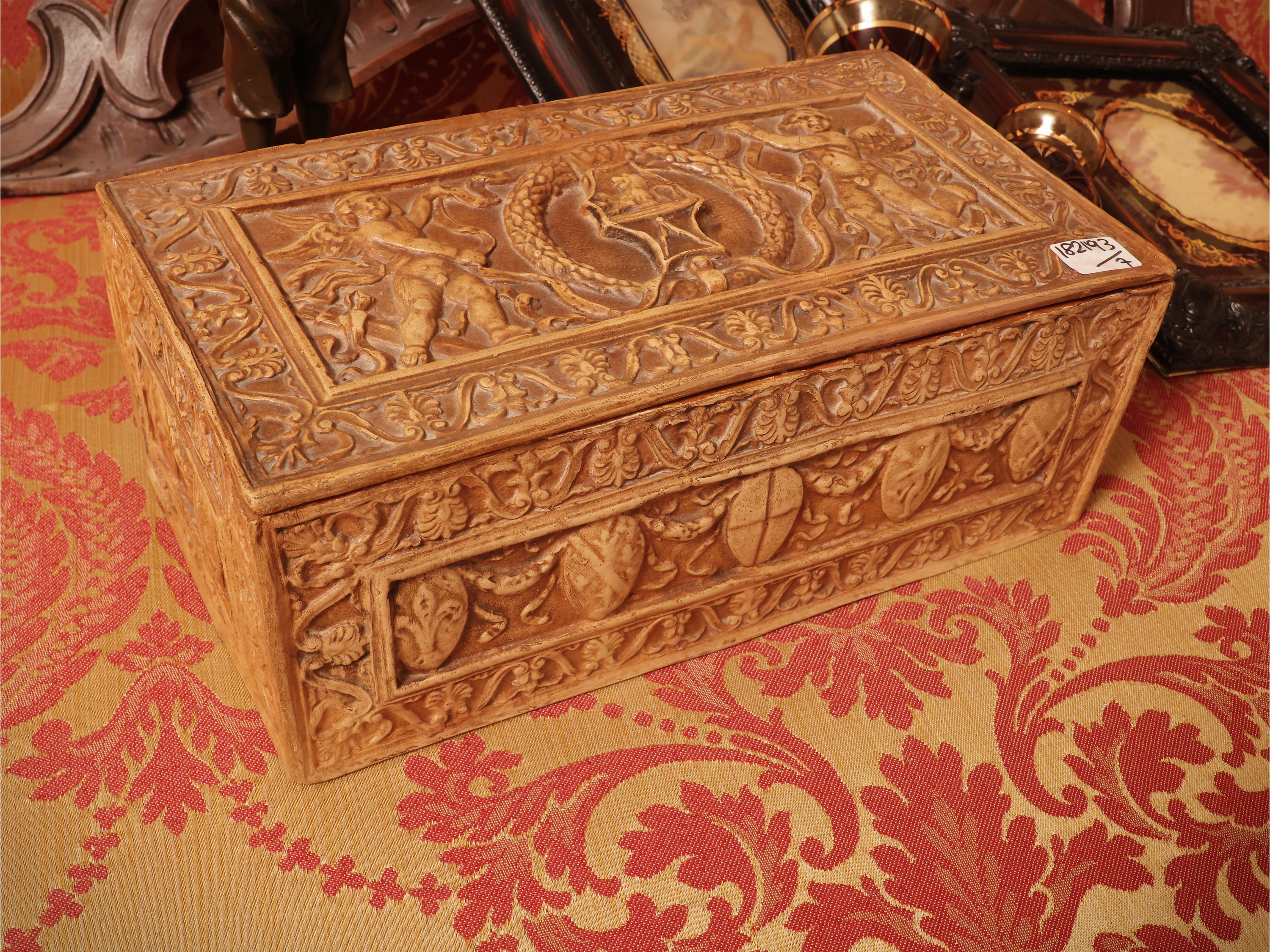 Fregio decorativo, Lotto di curiosità, cm 34x70