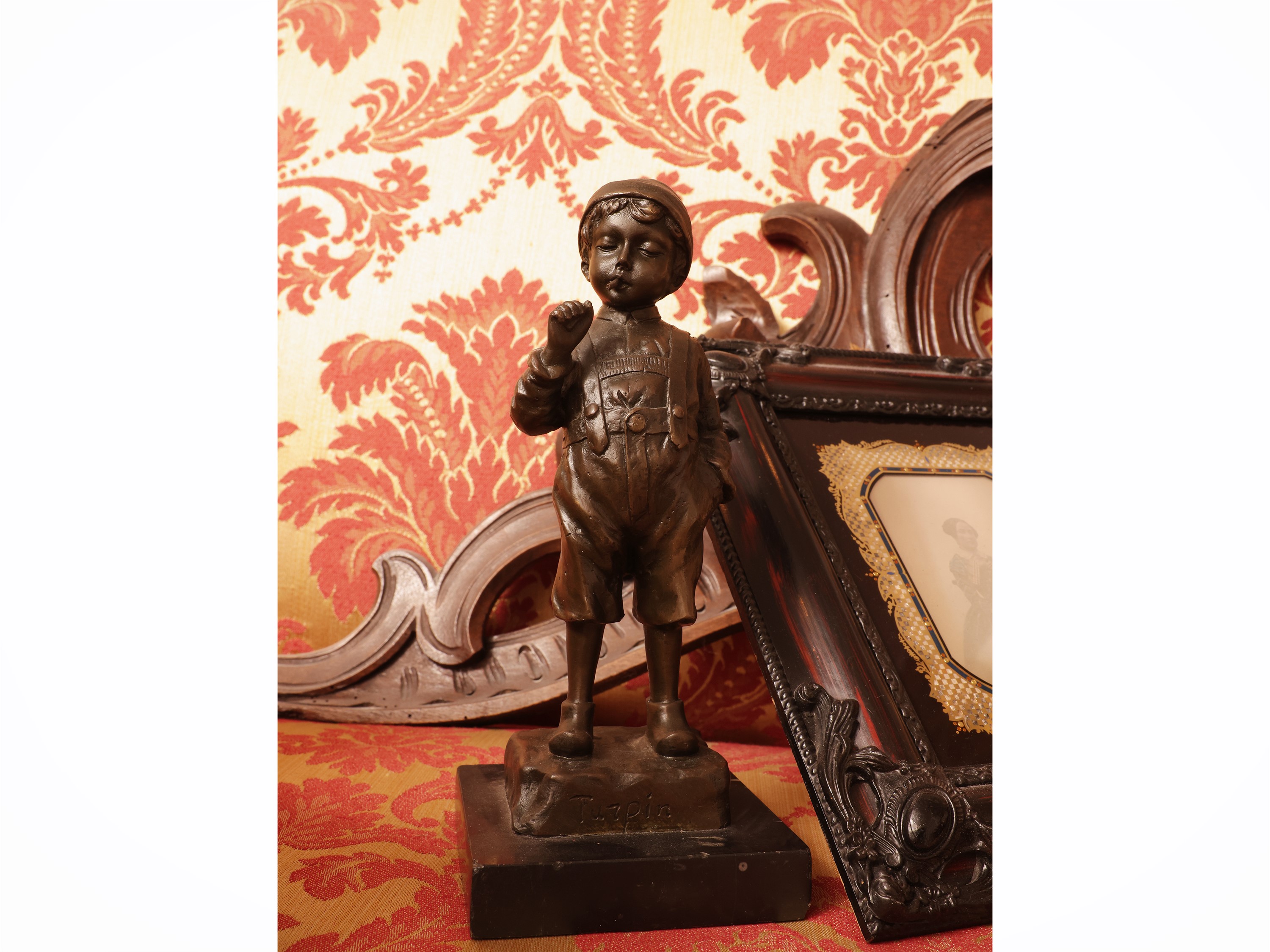 Fregio decorativo, Lotto di curiosità, cm 34x70