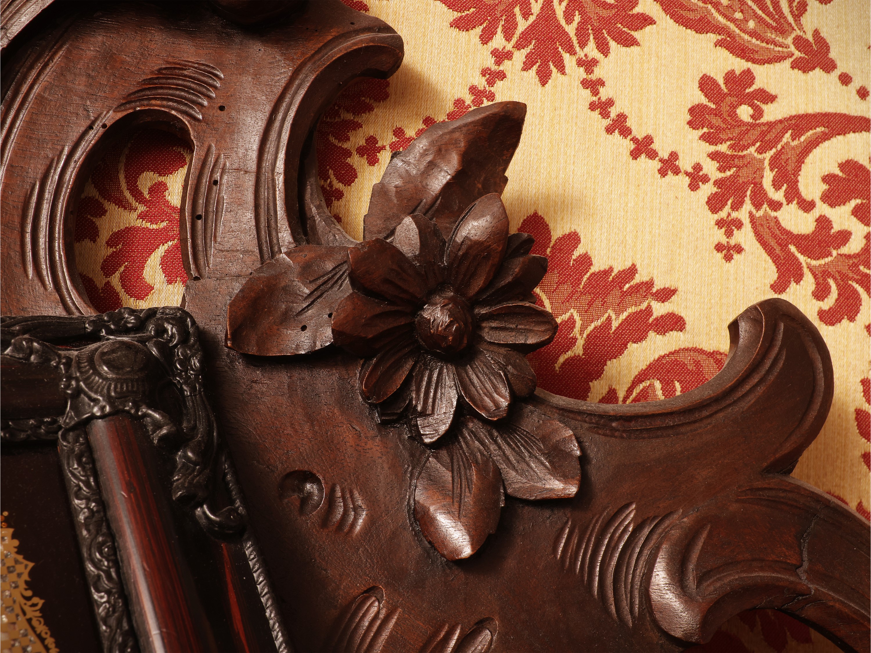 Fregio decorativo, Lotto di curiosità, cm 34x70