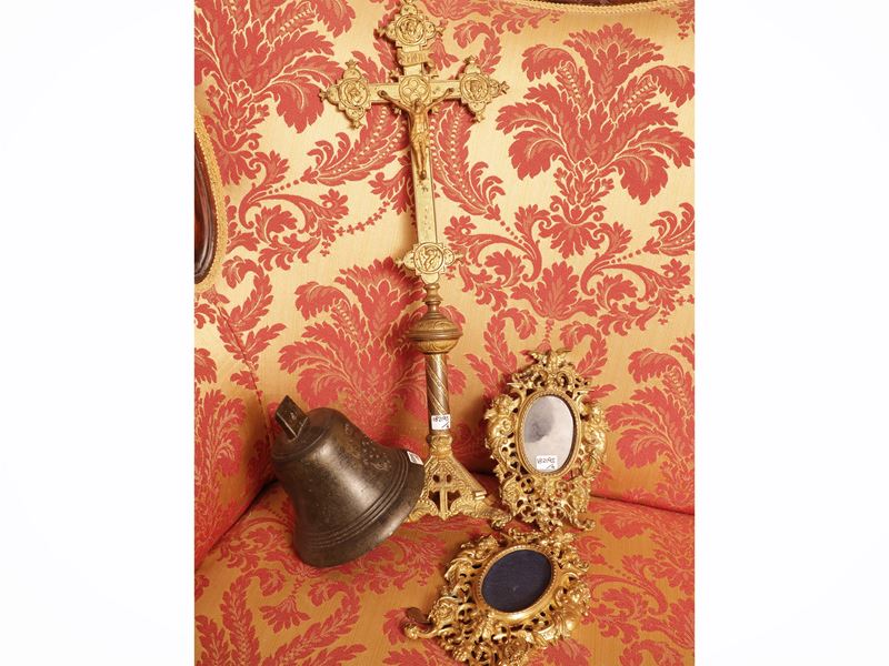 Croce astile, Campana in bronzo con stemma mediceo e cornici in bronzo dorato, XIX/XX secolo