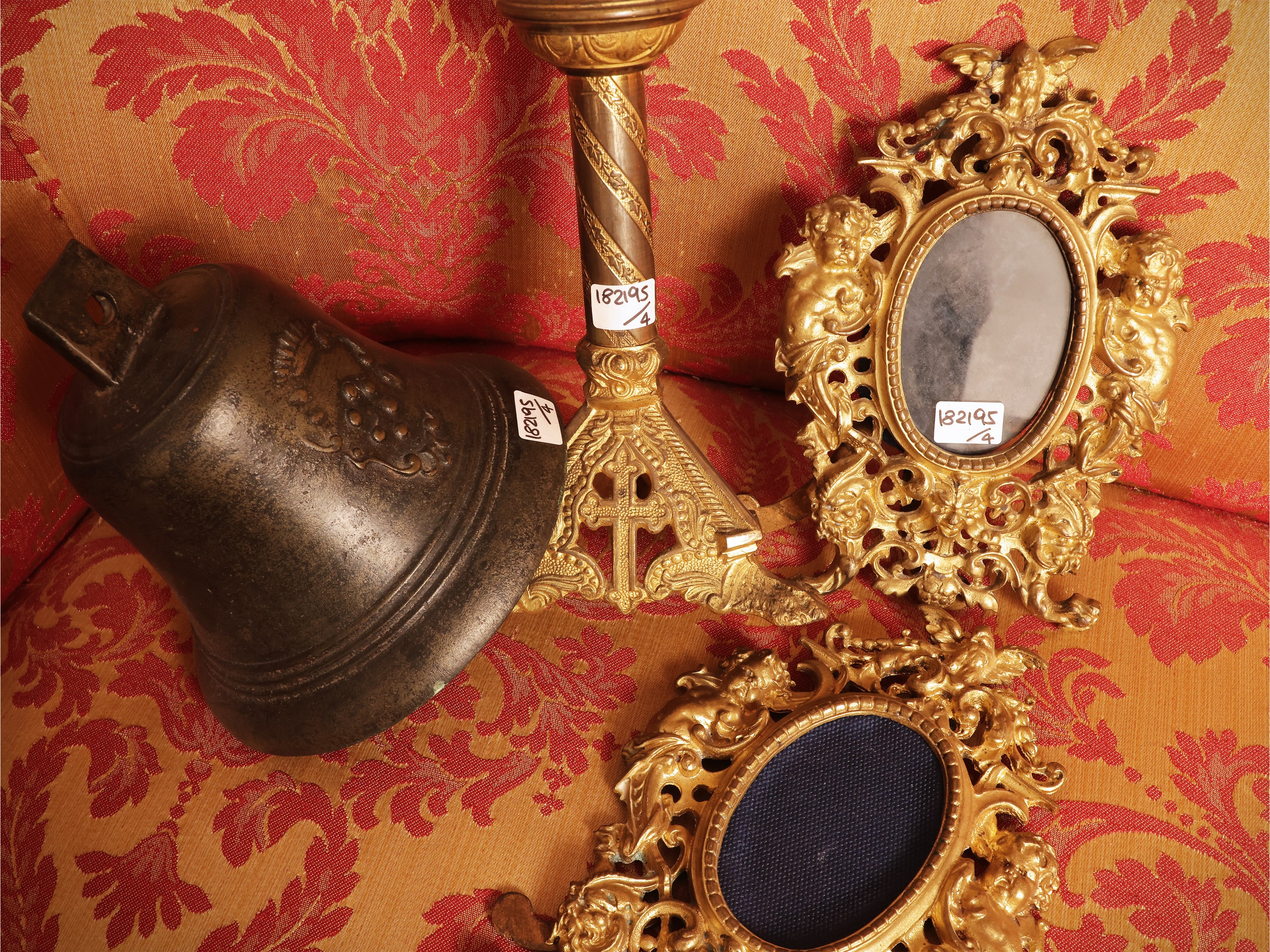 Croce astile, Campana in bronzo con stemma mediceo e cornici in bronzo dorato, XIX/XX secolo