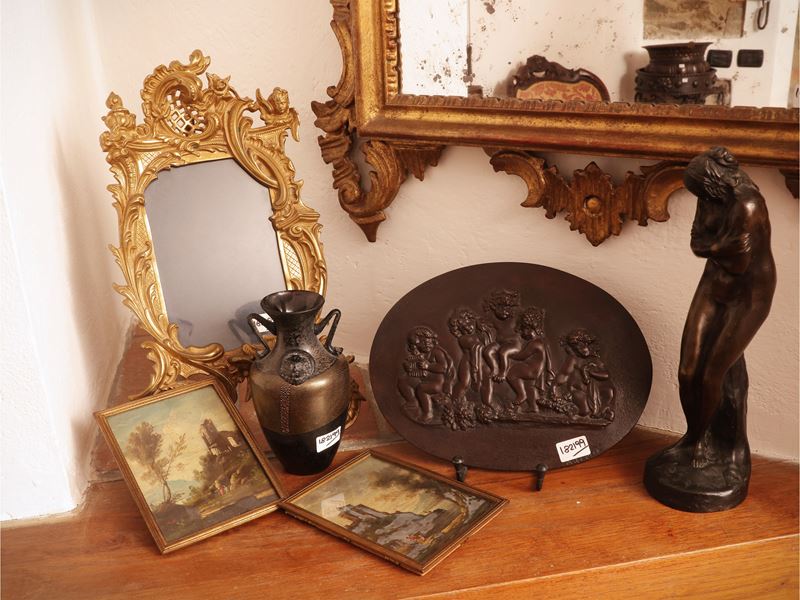 G. Poggi, Curiosità d'epoca - Vaso in vetro di Murano, cornice in bronzo dorato e bronzetti