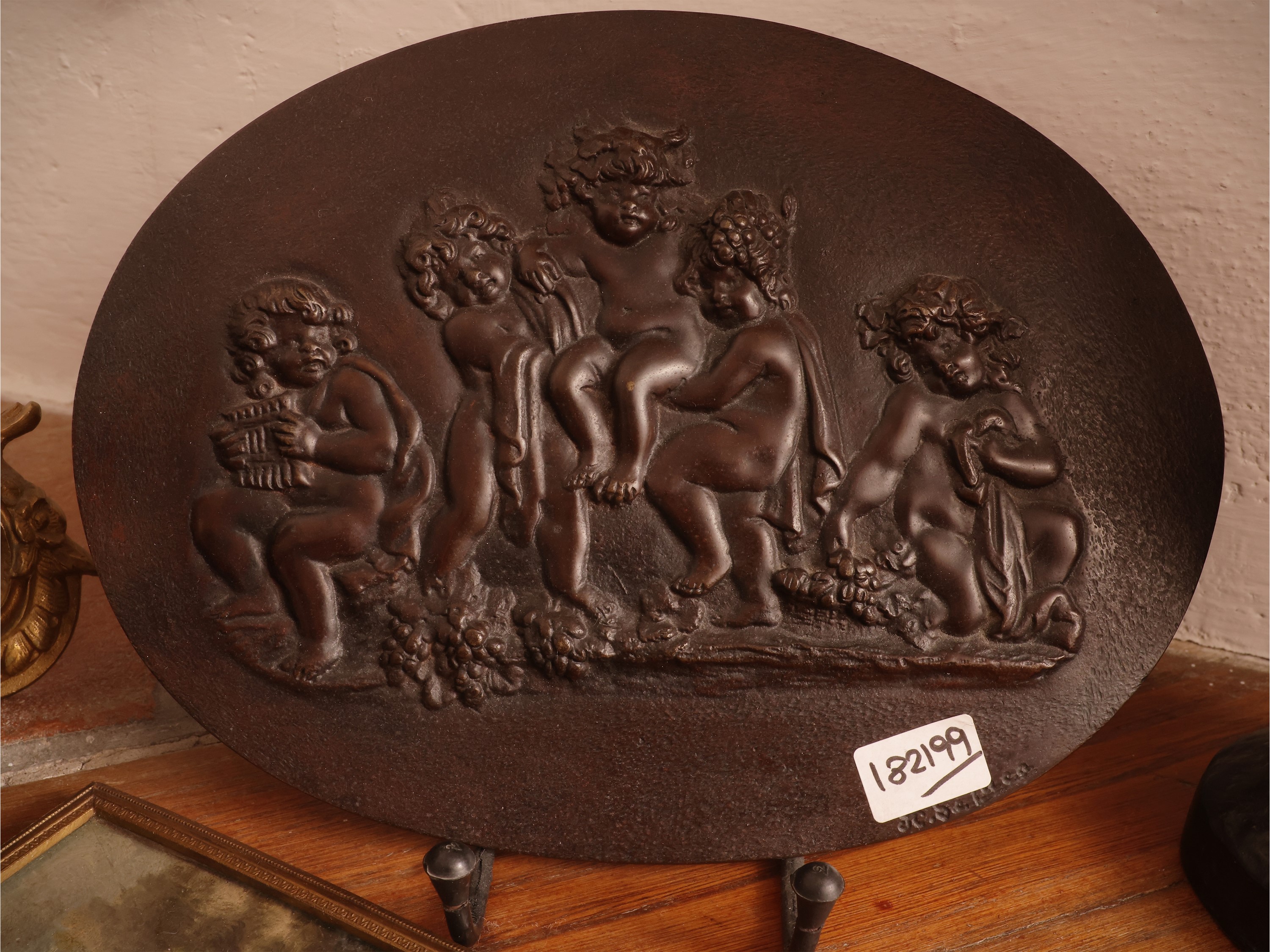G. Poggi, Curiosità d'epoca - Vaso in vetro di Murano, cornice in bronzo dorato e bronzetti