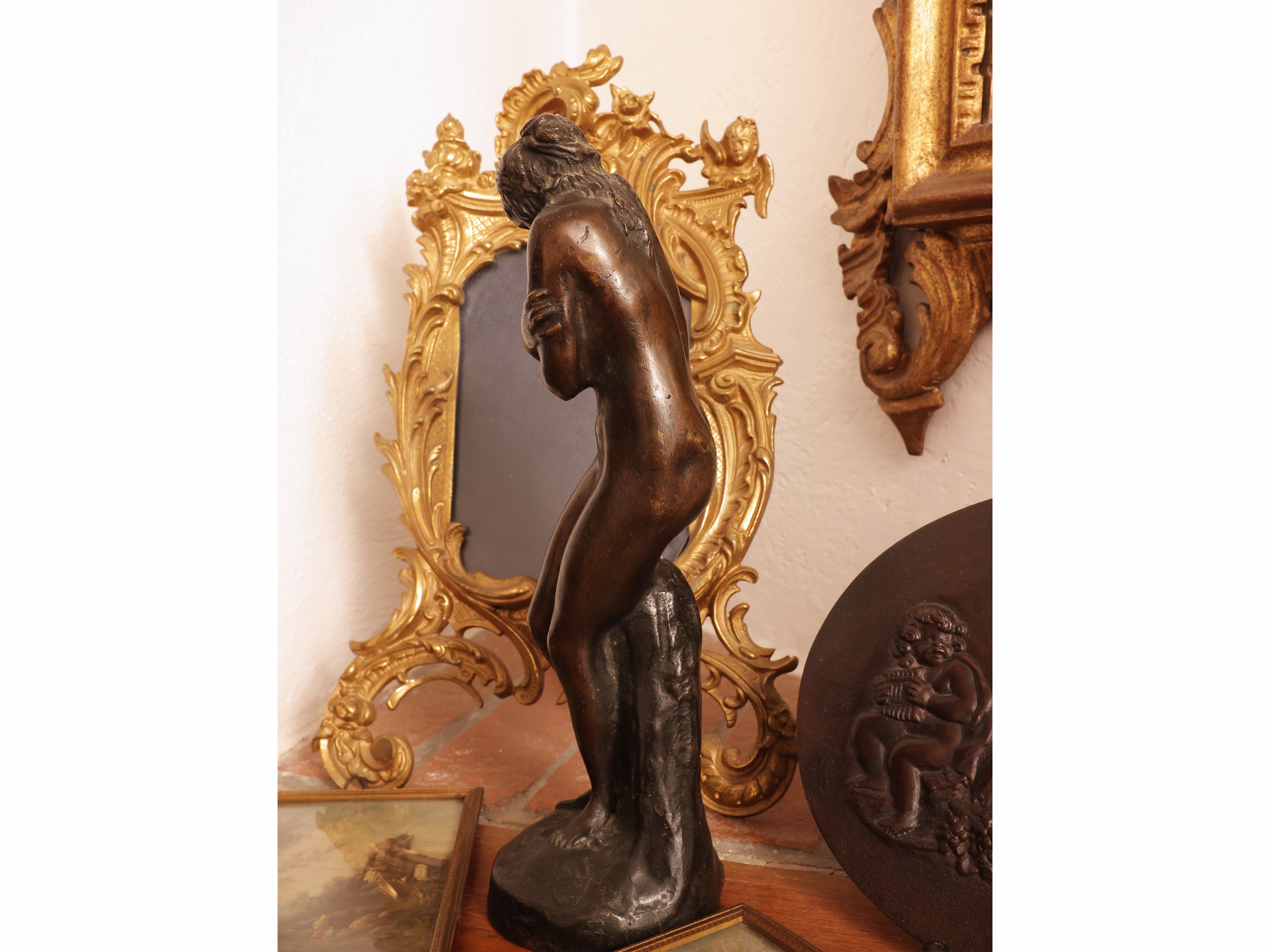 G. Poggi, Curiosità d'epoca - Vaso in vetro di Murano, cornice in bronzo dorato e bronzetti