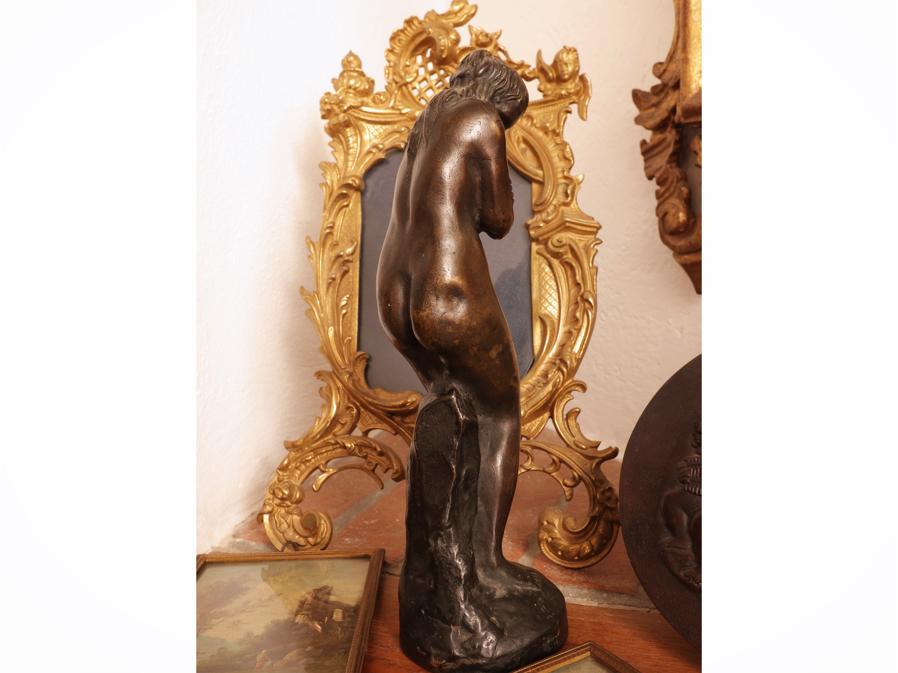 G. Poggi, Curiosità d'epoca - Vaso in vetro di Murano, cornice in bronzo dorato e bronzetti