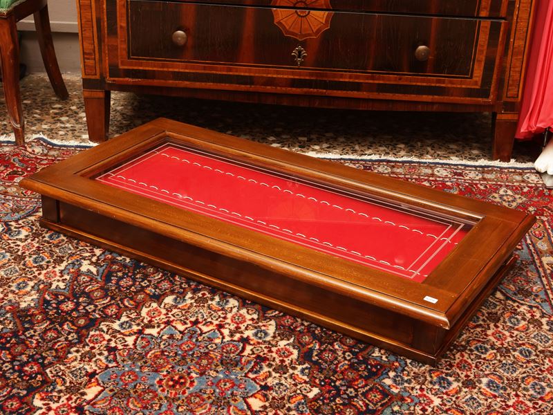 Grande teca per collezioni in noce