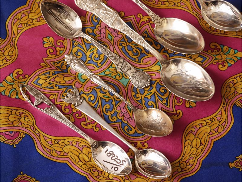 Dieci cucchiaini da collezione in argento sterling