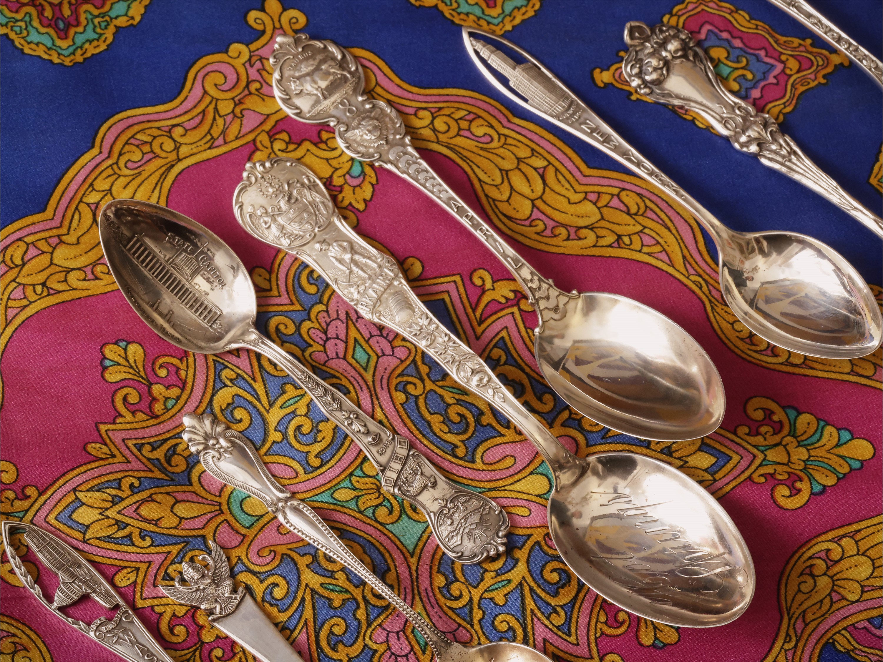 Dieci cucchiaini da collezione in argento sterling