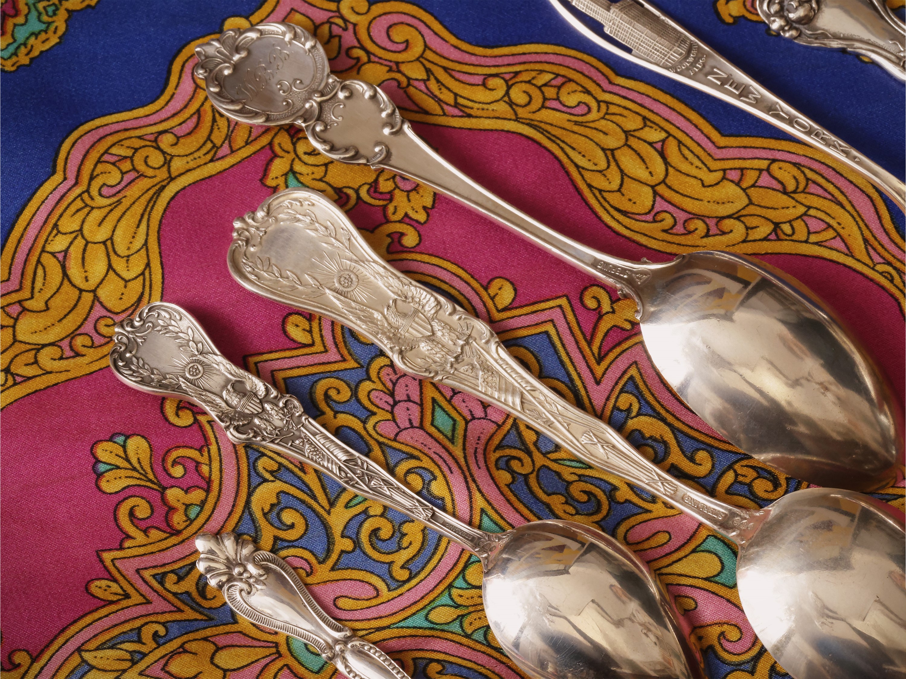 Dieci cucchiaini da collezione in argento sterling