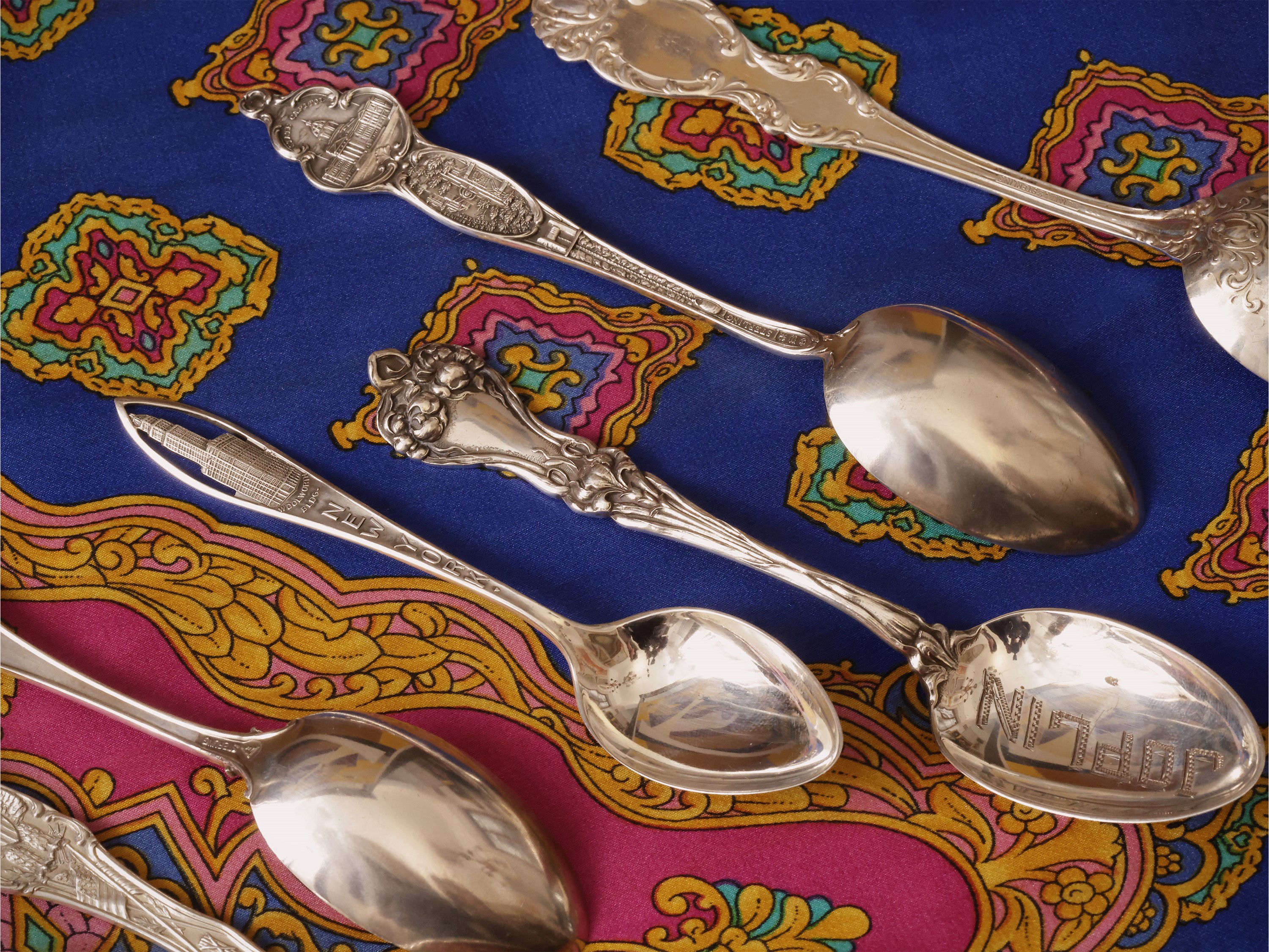 Dieci cucchiaini da collezione in argento sterling