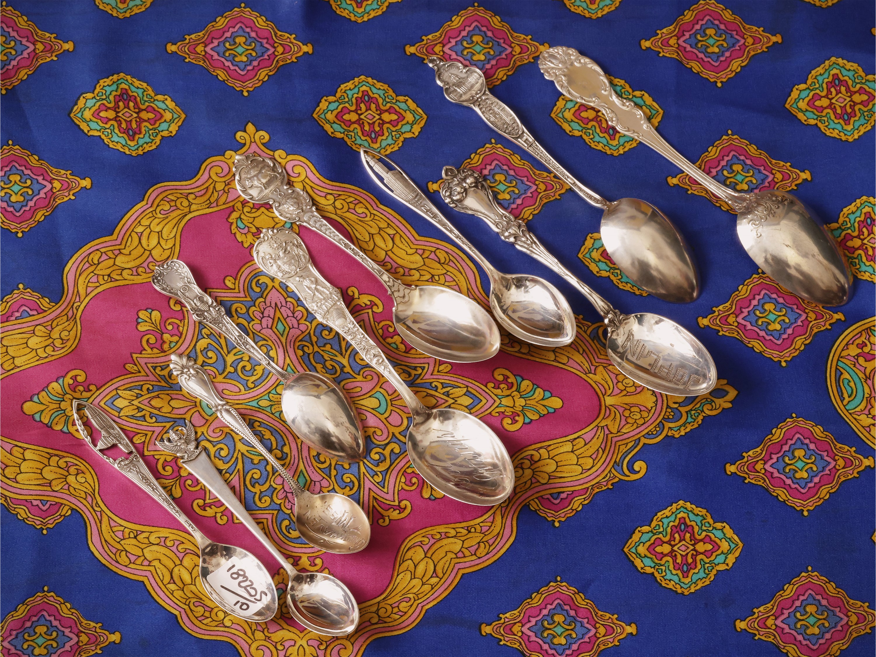 Dieci cucchiaini da collezione in argento sterling