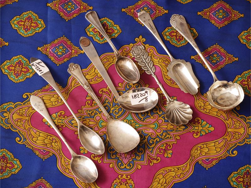 Otto cucchiaini da collezione in argento