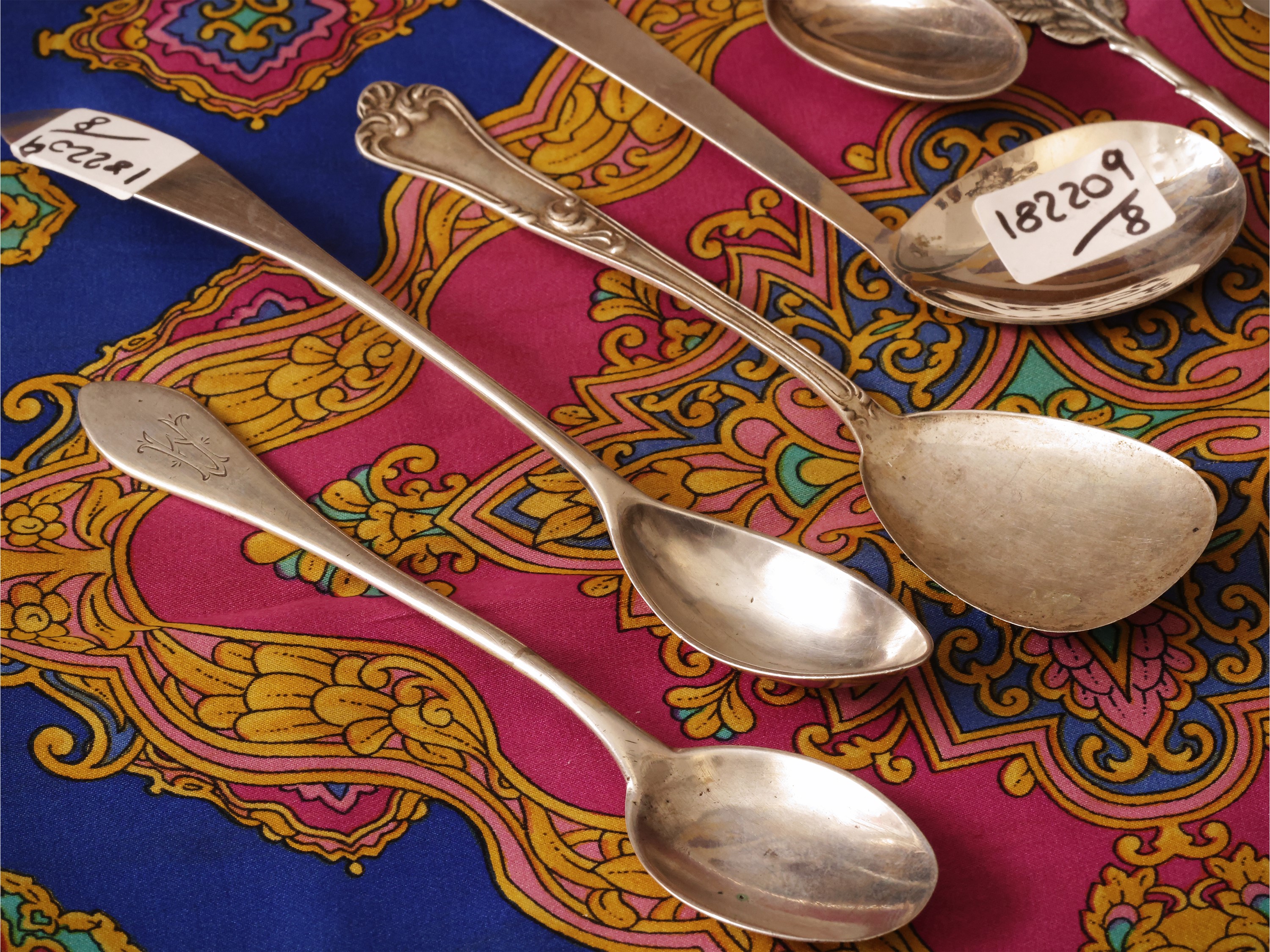 Otto cucchiaini da collezione in argento