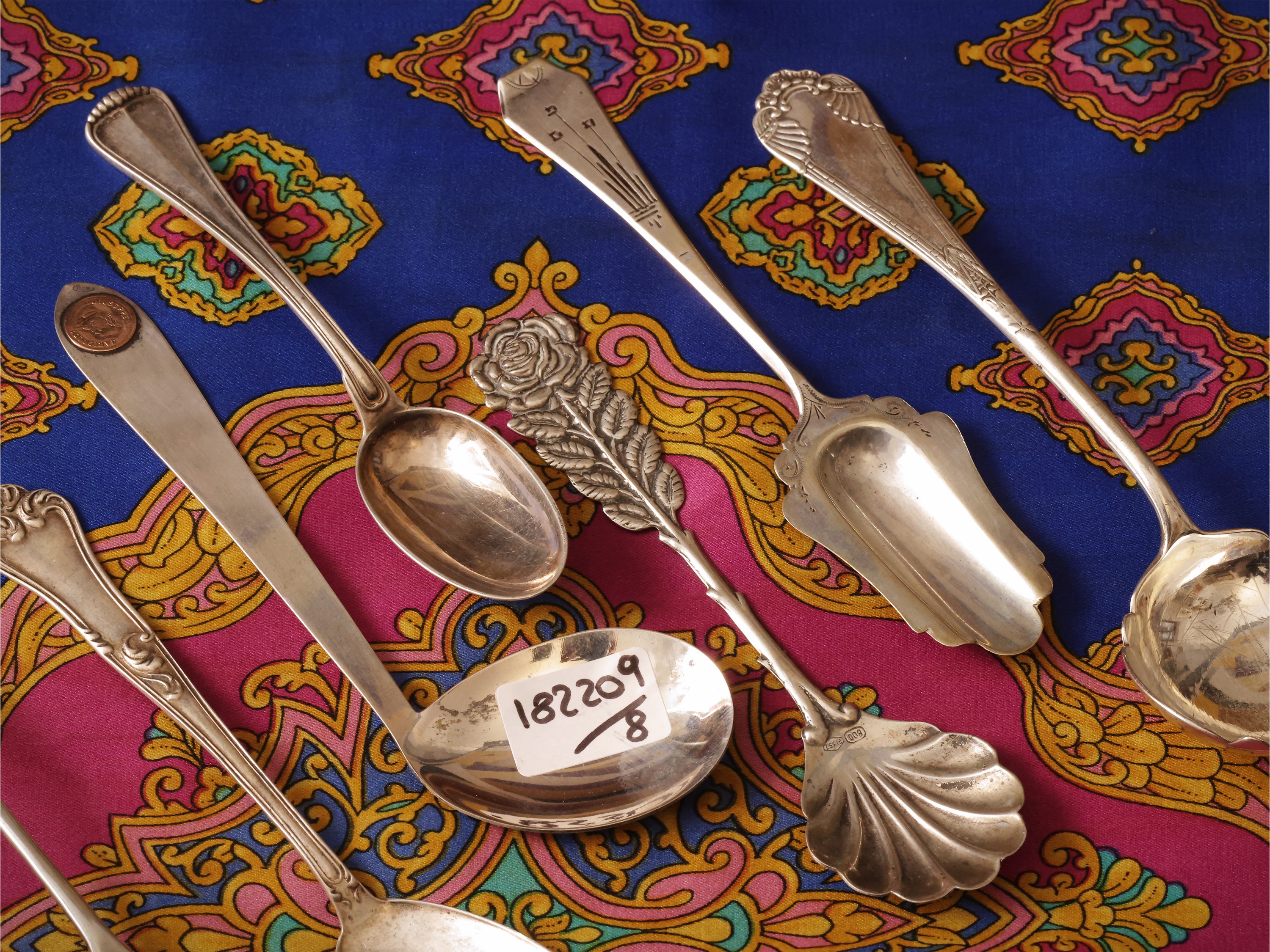 Otto cucchiaini da collezione in argento