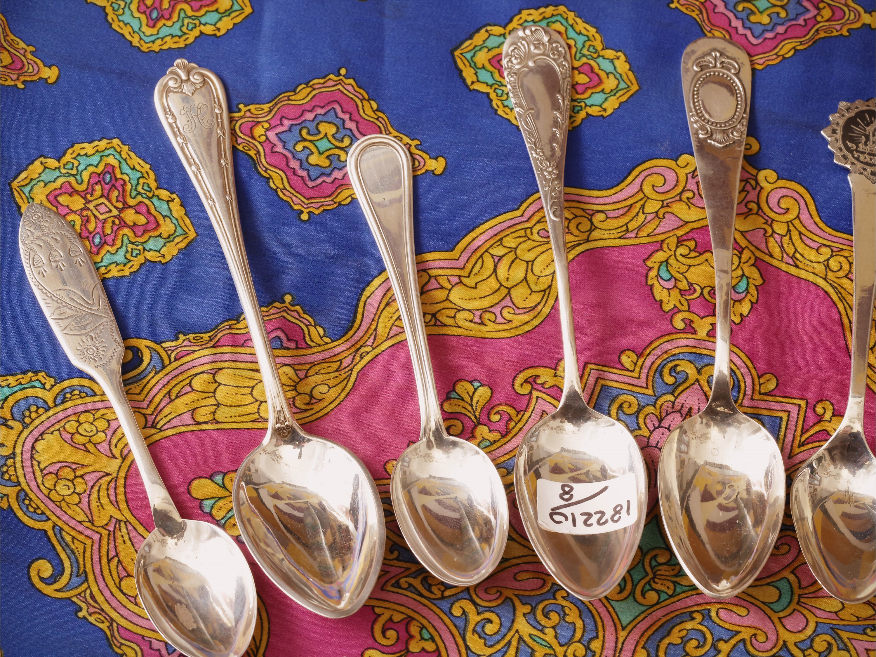 Otto cucchiaini da collezione in argento