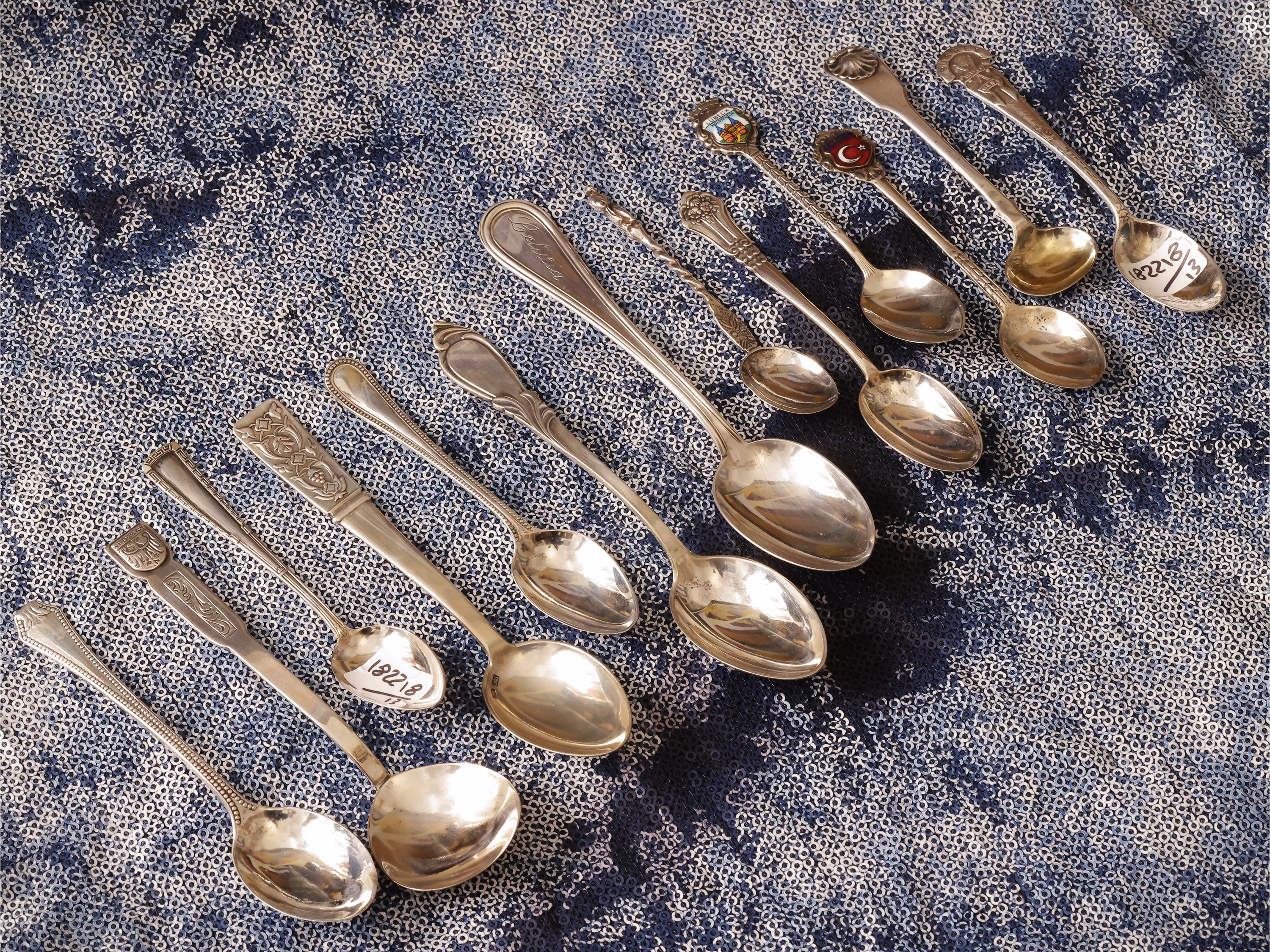 Fantasia di cucchiaini dal mondo in argento