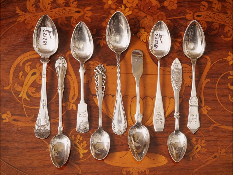 Fantasia di cucchiaini in argento di manifatture nord europee