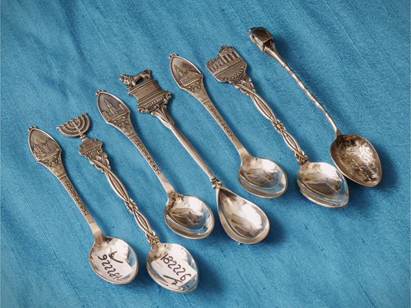 Collezione di cucchiaini souvenir dal mondo