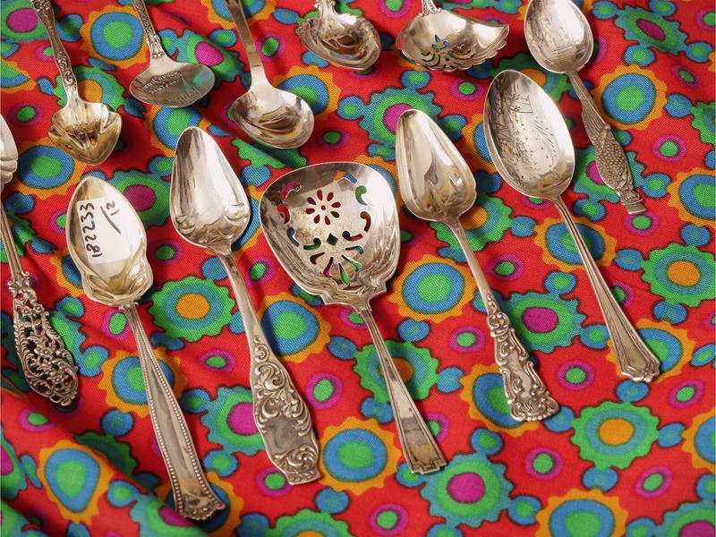Dodici cucchiaini da collezione in argento sterling